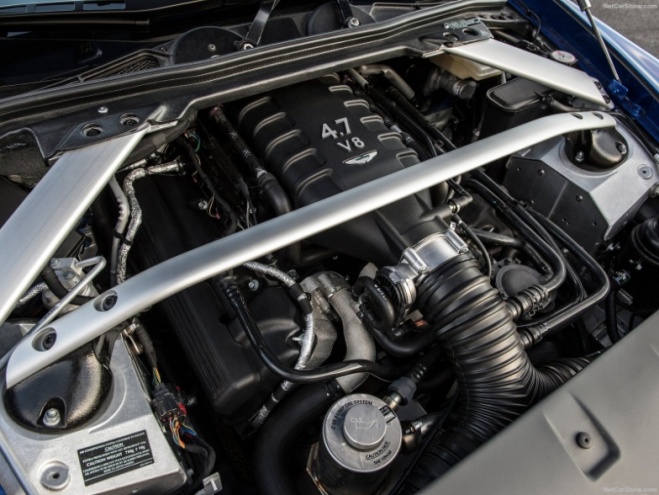 استون مارتین Vantage GT8 كه با اقتباس و تحت تأثیر خودروی مسابقه ای استون مارتین V8 Vantage GTE مدل 2016 طراحی گردیده، یك خودروی اصیل و درجه یك می باشد. این خودرو مدل سبكتر و قدرتمندتر مدل V8 می باشد كه با بدنه ای فیبركربنی آن با مشخصه های آیرودینامیكی خودروهای مسابقه ای فرم داده شده است.